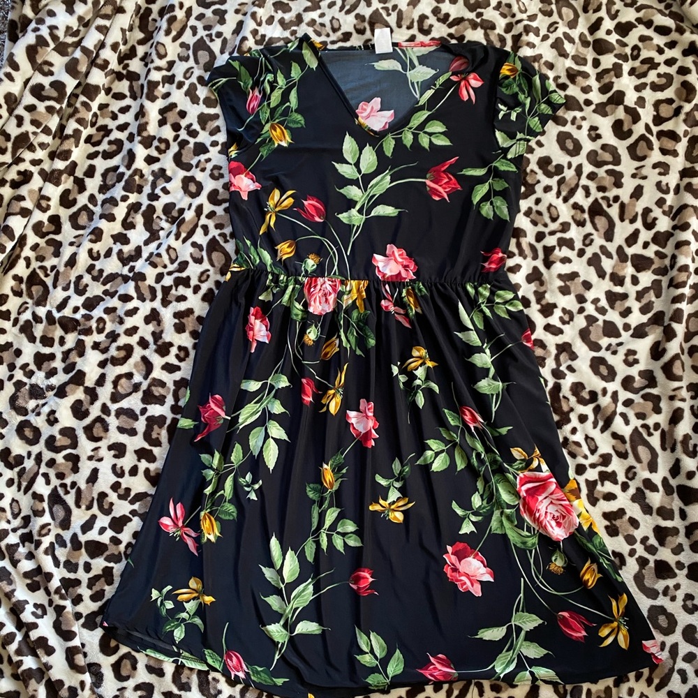 V neck short dress with cinched waist